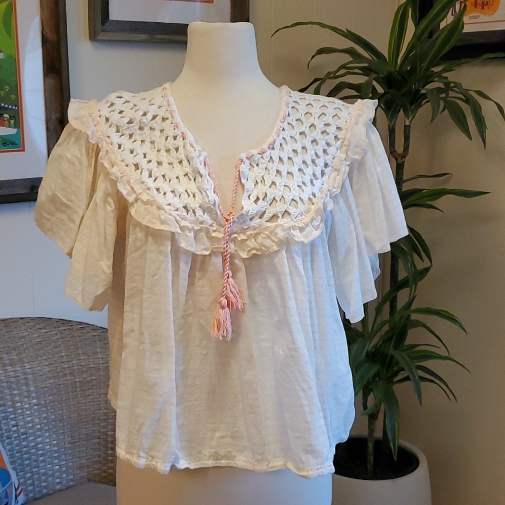 Free people ruffle crochet crop top sz M